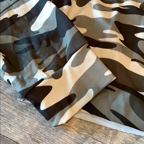 Camouflage Cropped Hoodie Long Sleeve - Picture 3 of 5